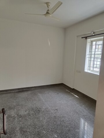Room in 2 BHK Apartment at Kumaraswamy Layout – for Rent