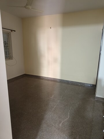 Room in 2 BHK Apartment at Kumaraswamy Layout – for Rent