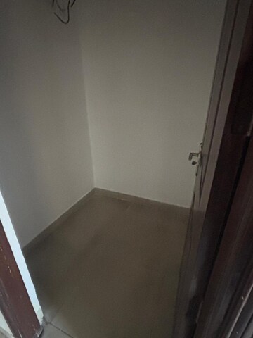 Room in 3 BHK Apartment at Jm Park Sapphire, Ramprastha Greens – for Rent