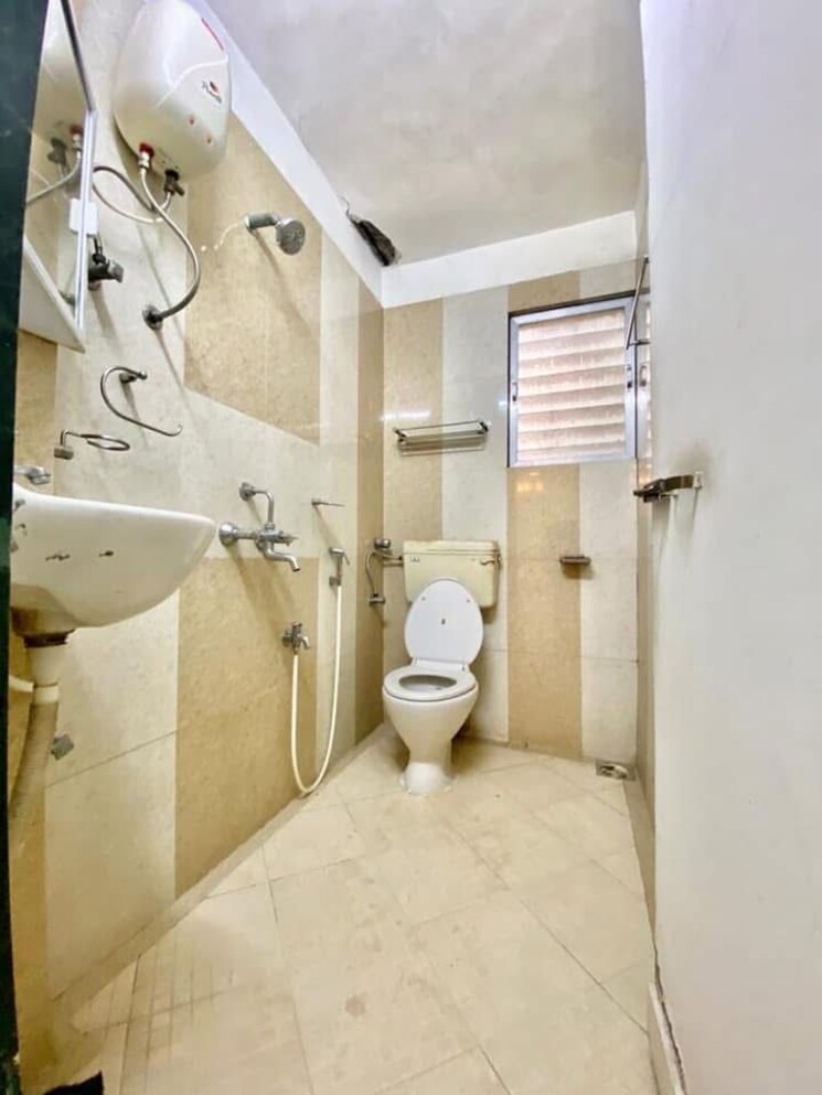 Bathroom, khar-rose-minar 2 Bedroom 800 Sq.Ft. Apartment In Khar West Mumbai 8110114