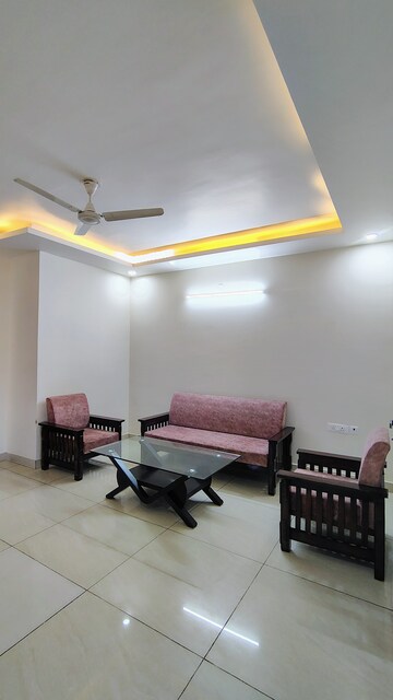Living Room in 3 BHK Builder Floor at SAS Tower, Sector 38 – for Rent