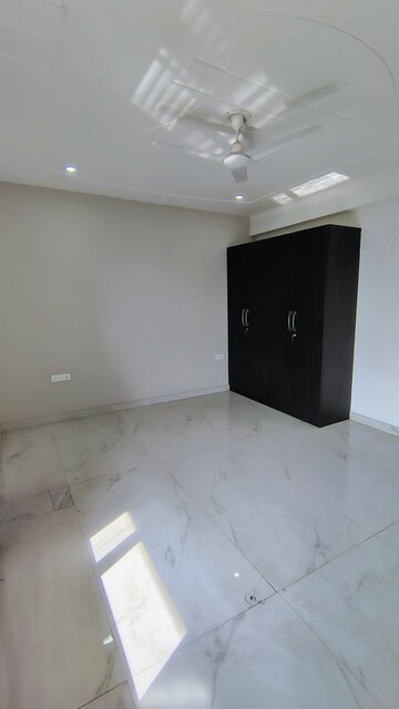 Room in 3 BHK Builder Floor at M3M Atrium, Sector 57 – for Rent
