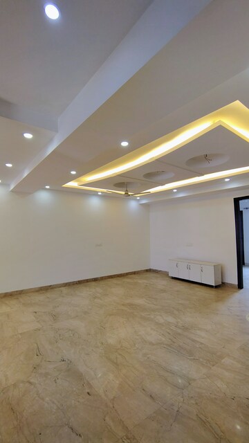 Room in 3 BHK Builder Floor at M3M Atrium, Sector 57 – for Rent