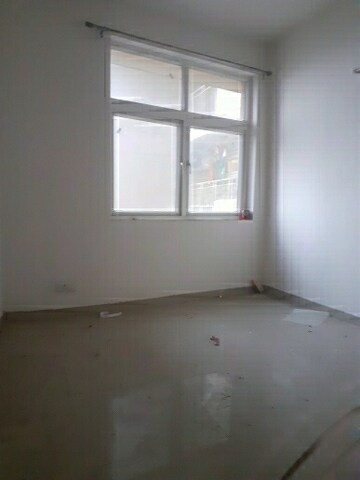 Room in 3 BHK Apartment at Mahagun Mywoods, Sector 16c Greater Noida – for Rent