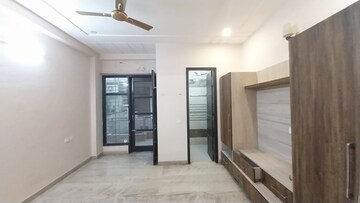 Building Lobby in 3 BHK Builder Floor at RWA Residential Society Sector 46, Sector 46 – for Rent