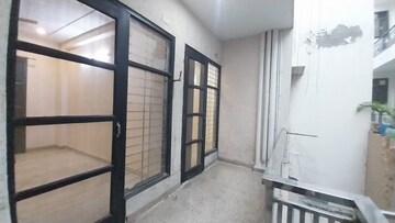 Room in 3 BHK Builder Floor at RWA Residential Society Sector 46, Sector 46 – for Rent