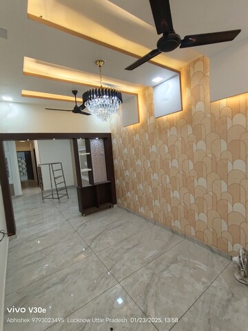 Room in 3 BHK Villa at Jankipuram – for Sale