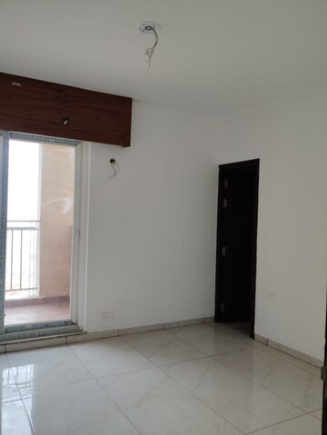 Room in 3 BHK Apartment at Gomti Nagar – for Rent