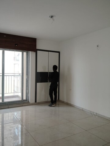 Room in 3 BHK Apartment at Gomti Nagar – for Rent