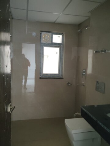 Room in 3 BHK Apartment at Gomti Nagar – for Rent