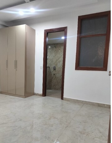 Room in 2 BHK Builder Floor at Nirman Vihar – for Rent