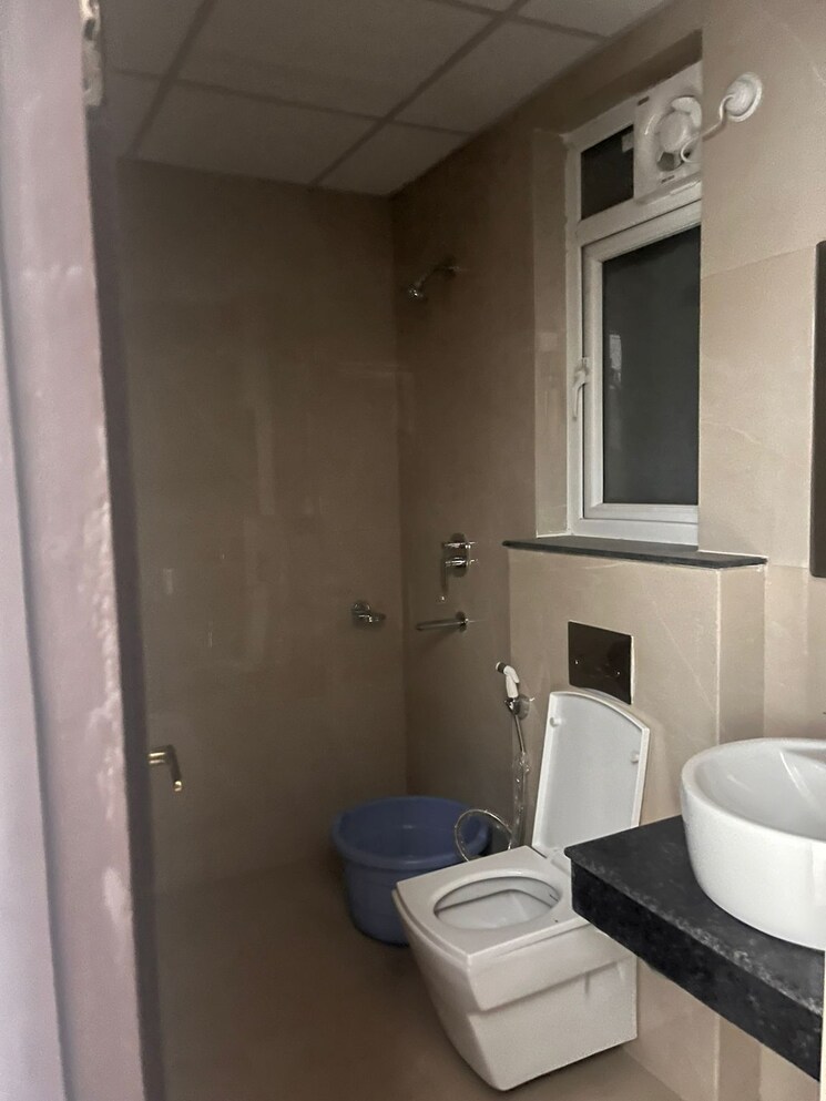 Bathroom, rishita-manhattan 2 Bedroom 905 Sq.Ft. Apartment In Gomti Nagar Lucknow 8110274