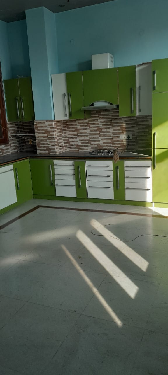 5 BHK + Servant Room Independent House For Sale in Sainik Farm