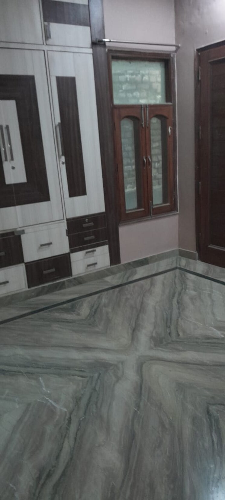 Room, sainik farm 5 Bedroom 2850 Sq.Ft. Independent House In Sainik Farm Delhi 8110286