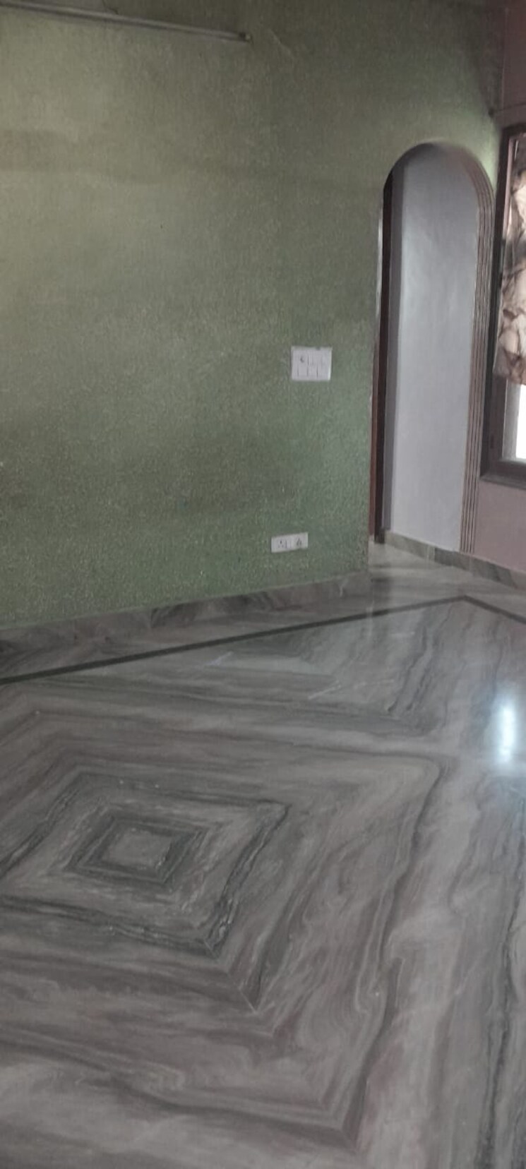 Room, sainik farm 5 Bedroom 2850 Sq.Ft. Independent House In Sainik Farm Delhi 8110286