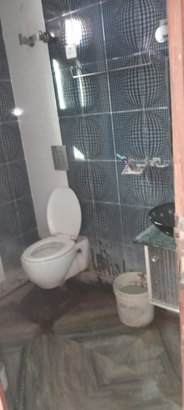 Bathroom, sainik farm 5 Bedroom 2850 Sq.Ft. Independent House In Sainik Farm Delhi 8110286