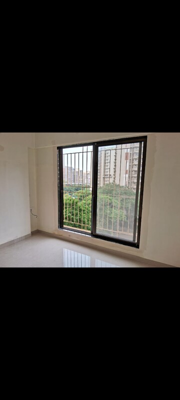 Room in 2 BHK Apartment at Vaibhavlaxmi East Syde, Ghatkopar East – for Rent