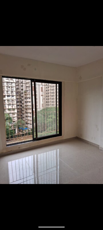 Room in 2 BHK Apartment at Vaibhavlaxmi East Syde, Ghatkopar East – for Rent