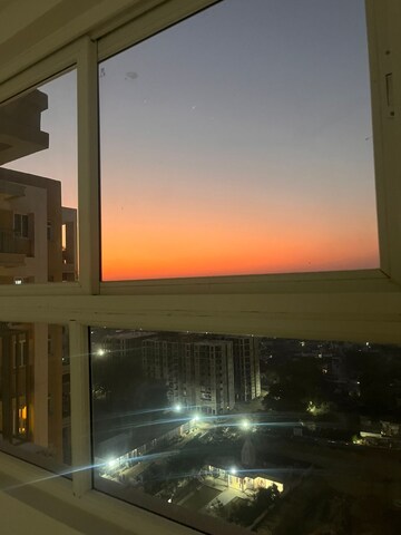Room in 3 BHK Apartment at Gomti Nagar – for Rent