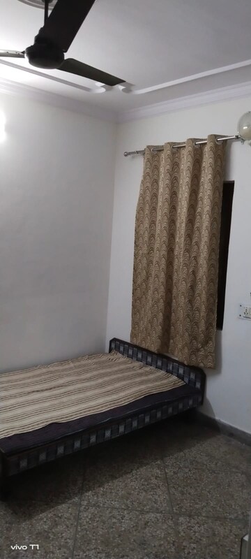 2 BHK Builder Floor For Rent in Laxmi Nagar Delhi  8110296