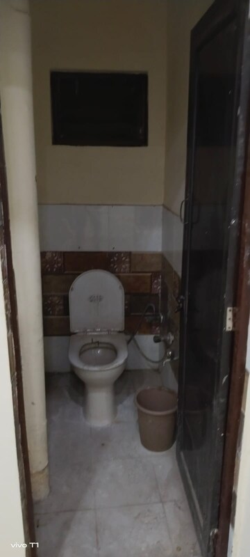 Bathroom in 1 BHK Builder Floor at Nirman Vihar – for Rent