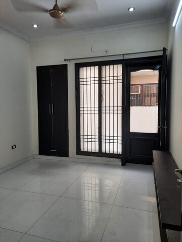 Room in 2 BHK Independent House at RWA Residential Society Sector 46, Sector 46 – for Rent