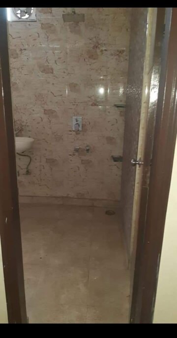 Building Lobby in 1 BHK Builder Floor at Shalimar Bagh – for Rent