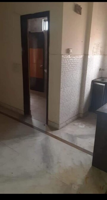Building Lobby in 1 BHK Builder Floor at Shalimar Bagh – for Rent