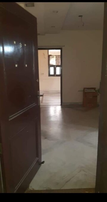 Room in 1 BHK Builder Floor at Shalimar Bagh – for Rent