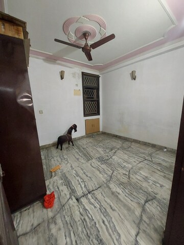 Furnished Amenities in 3 BHK Builder Floor at Panchsheel Vihar – for Rent
