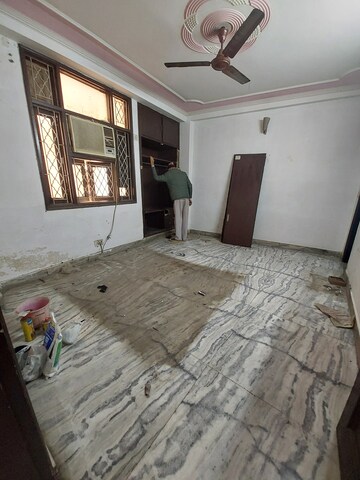 Furnished Amenities in 3 BHK Builder Floor at Panchsheel Vihar – for Rent