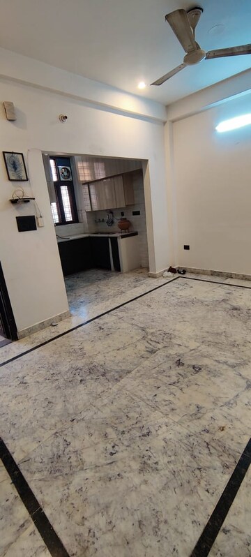 Room in 2 BHK Builder Floor at Sector 52 – for Rent