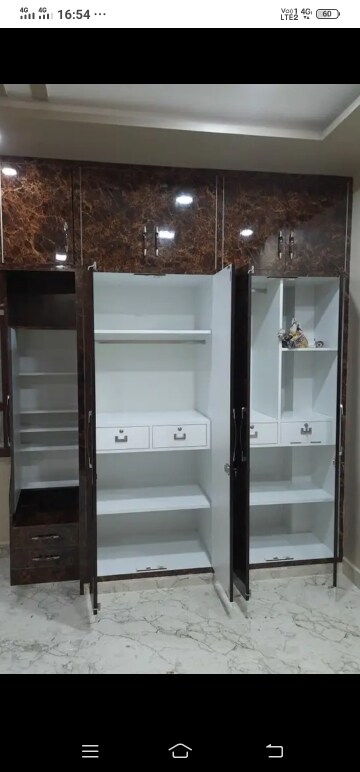 Furnished Amenities in 3 BHK Apartment at Sector 16c Greater Noida – for Rent