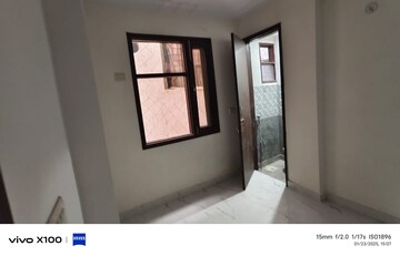 Room in 2 BHK Apartment at Shaheen Bagh – for Sale