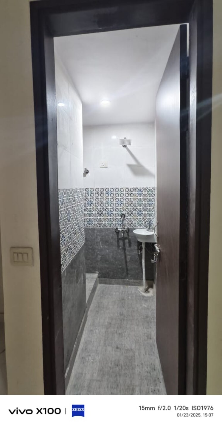 Bathroom, shaheen bagh 2 Bedroom 585 Sq.Ft. Apartment In Shaheen Bagh Delhi 8110454