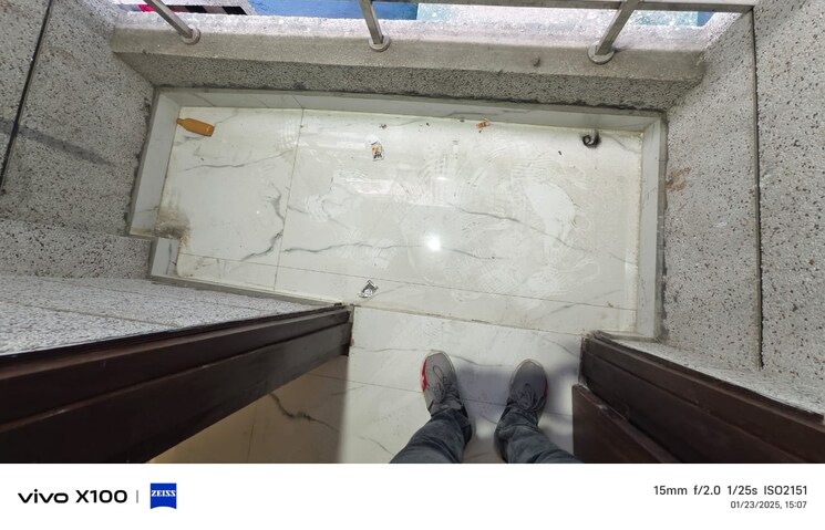 Balcony, shaheen bagh 2 Bedroom 585 Sq.Ft. Apartment In Shaheen Bagh Delhi 8110454