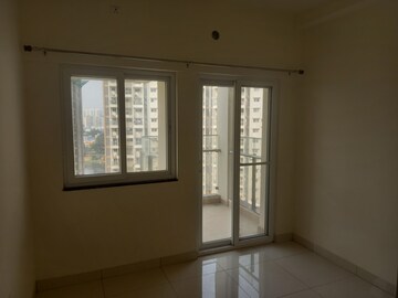 Room in 3 BHK Apartment at Puravankara Silversands, Mundhwa – for Rent