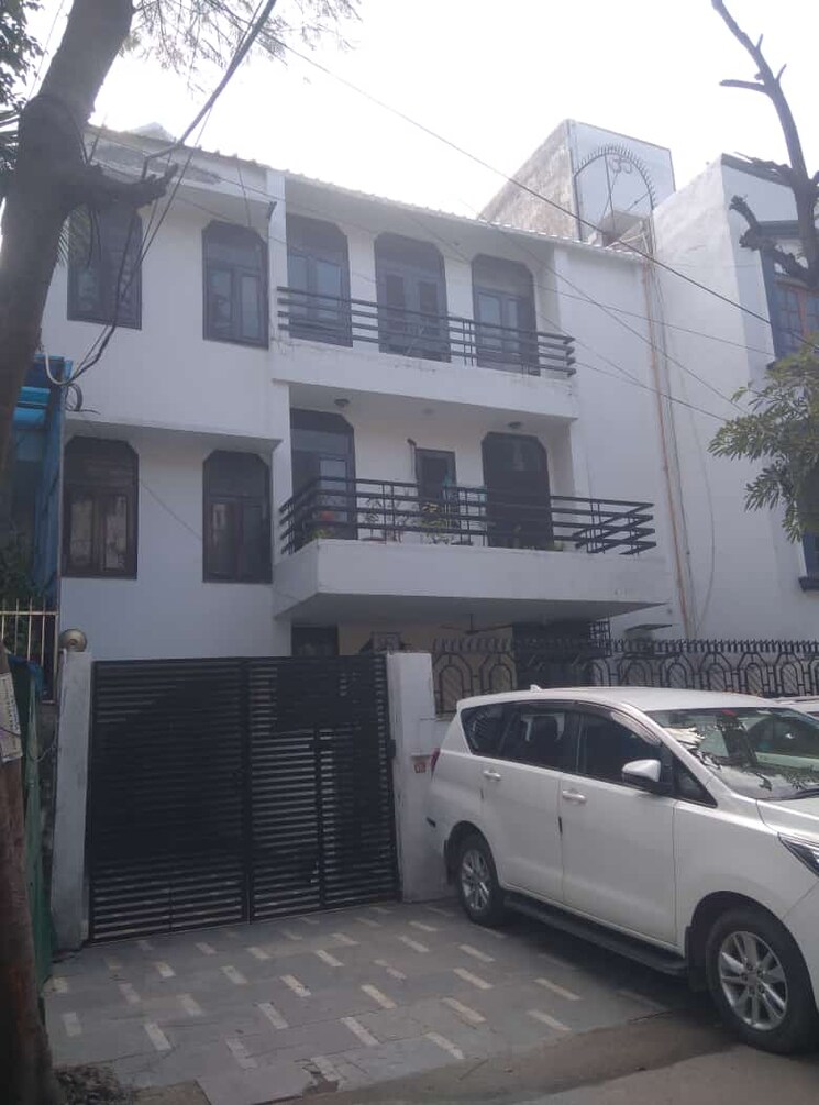 Exterior View, sector 82 6+ Bedroom 250 Sq.Mt. Independent House In Sector 82 Noida 8110498