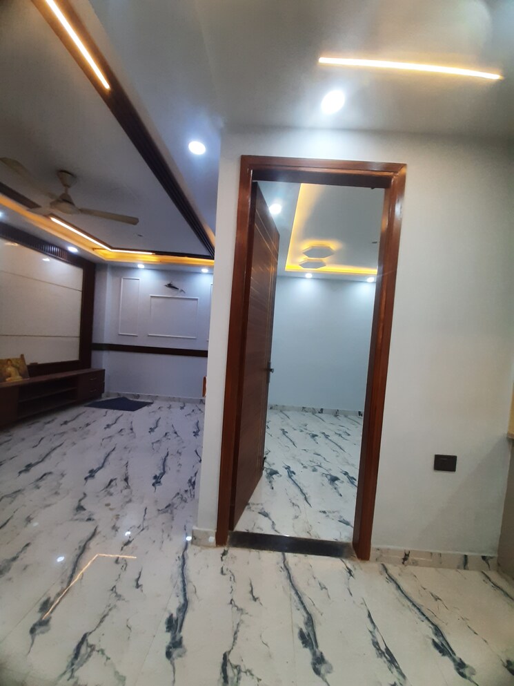 Room, sector 19 dwarka 3 Bedroom 1000 Sq.Ft. Apartment In Sector 19 Dwarka Delhi 8110503