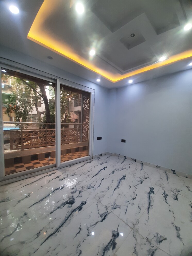 Room, sector 19 dwarka 3 Bedroom 1000 Sq.Ft. Apartment In Sector 19 Dwarka Delhi 8110503