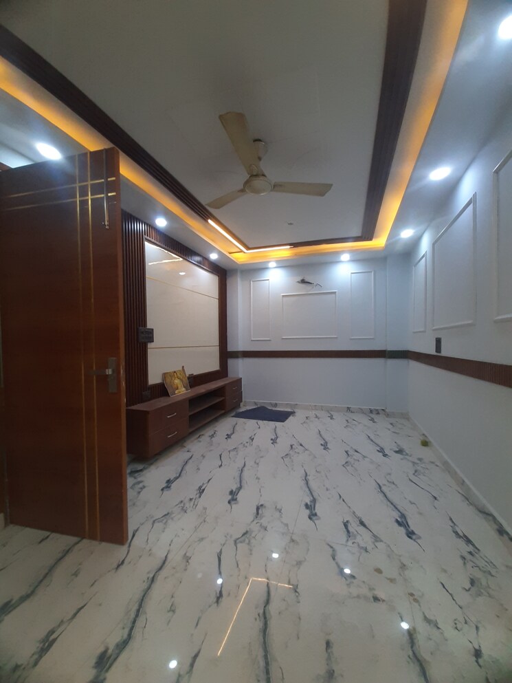 Room, sector 19 dwarka 3 Bedroom 1000 Sq.Ft. Apartment In Sector 19 Dwarka Delhi 8110503