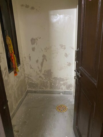 Bathroom in 1.5 BHK Builder Floor at Mayur Vihar – for Rent