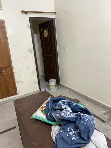 Living Room in 1.5 BHK Builder Floor at Mayur Vihar – for Rent