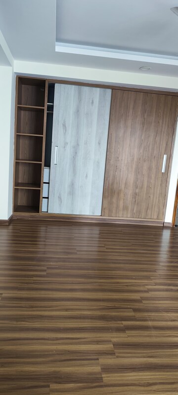 Room in 3 BHK Builder Floor at Empire Floors, Sector 57 – for Rent