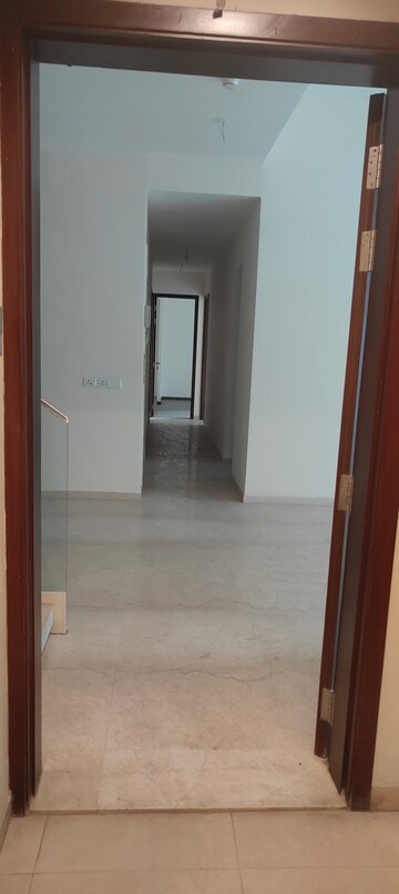Room in 5 BHK Apartment at Piramal Vaikunth, Balkum Pada – for Rent