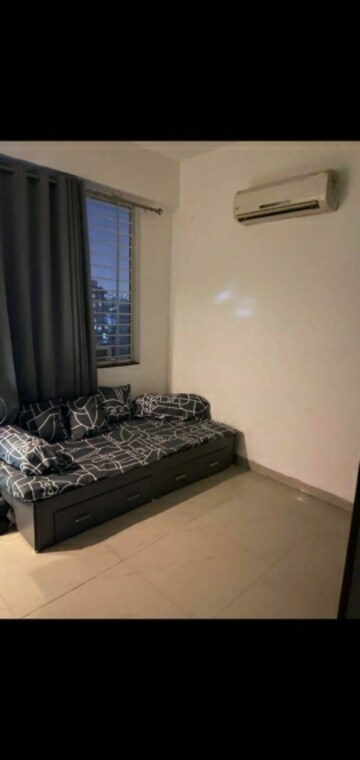 Living Room in 3 BHK Apartment at Mahalakshmi Nagar – for Rent