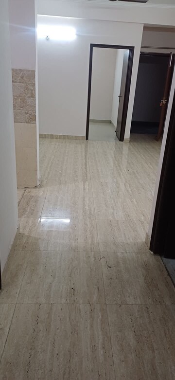 Room in 2 BHK Apartment at Amrapali Golf Homes, Sector 4, Greater Noida – for Sale
