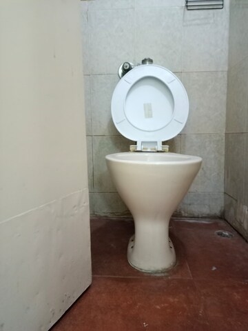 Bathroom in 1 BHK Apartment at Andheri West – for Rent