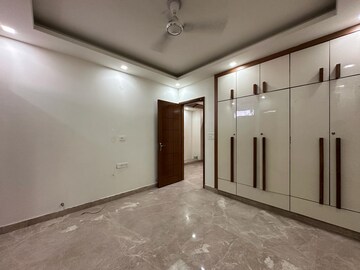 Room in 3.5 BHK Builder Floor at Paschim Vihar – for Rent