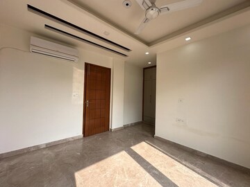 Room in 3.5 BHK Builder Floor at Paschim Vihar – for Rent